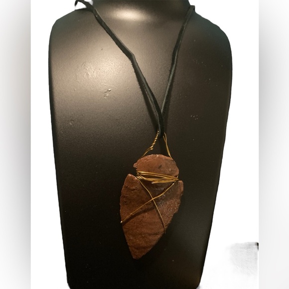 Hand carved stone arrow head on black suede cord - Picture 2 of 5